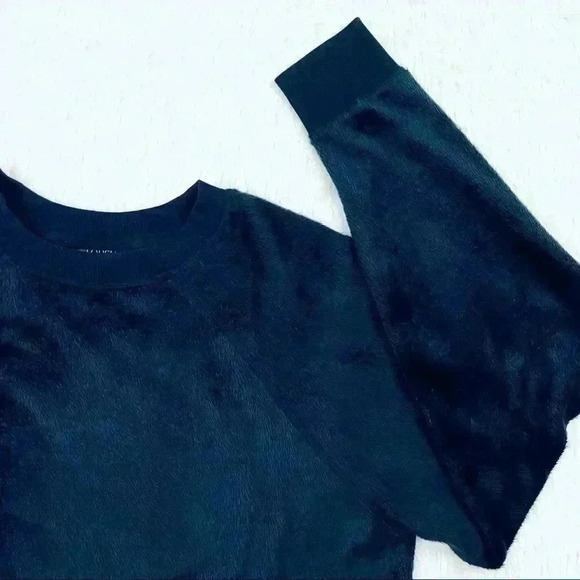 Topshop Black Furry Puma Long Sleeve Pullover Cropped Sweatshirt Size 4 - Picture 5 of 14